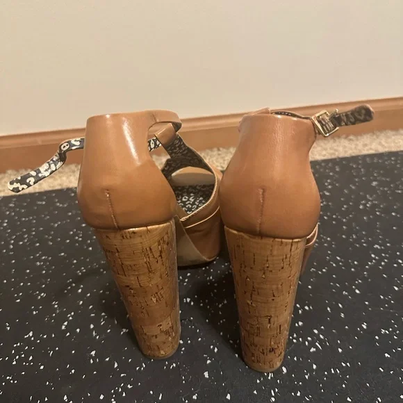 Jessica Simpson platform sandals size 8. - Picture 3 of 6